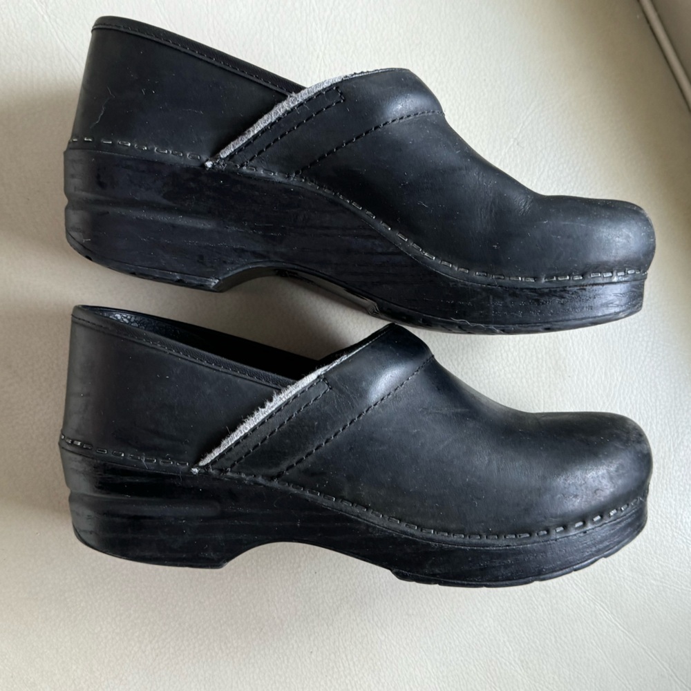 Women’s size 8 Dansko